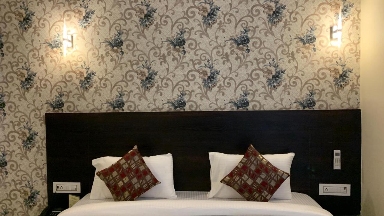 Hotel Singh'S By Wb Inn, Vashi, Нави Мумбай Екстериор снимка