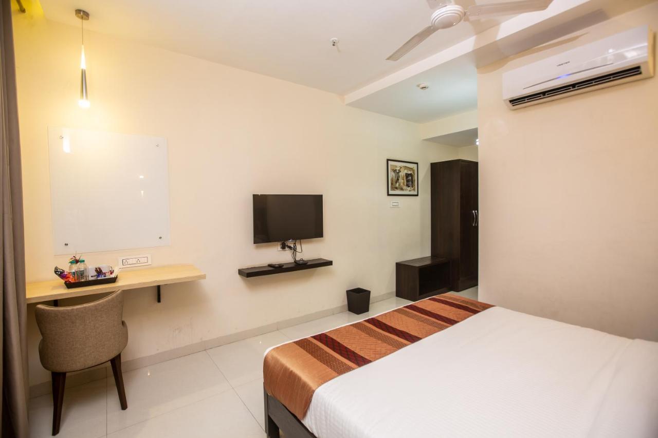 Hotel Singh'S By Wb Inn, Vashi, Нави Мумбай Екстериор снимка
