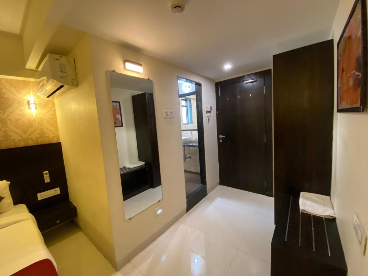 Hotel Singh'S By Wb Inn, Vashi, Нави Мумбай Екстериор снимка