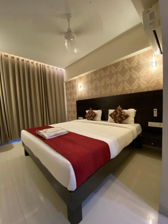 Hotel Singh'S By Wb Inn, Vashi, Нави Мумбай Екстериор снимка