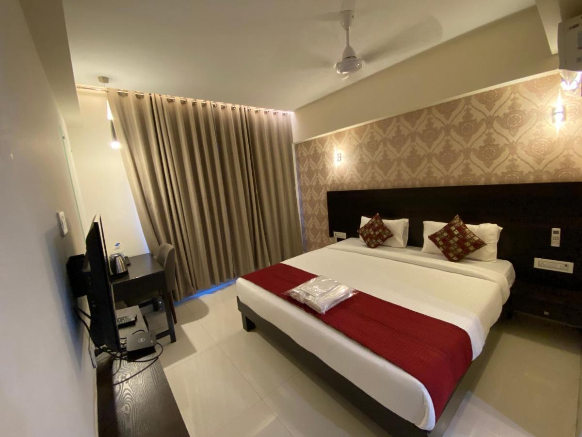 Hotel Singh'S By Wb Inn, Vashi, Нави Мумбай Екстериор снимка