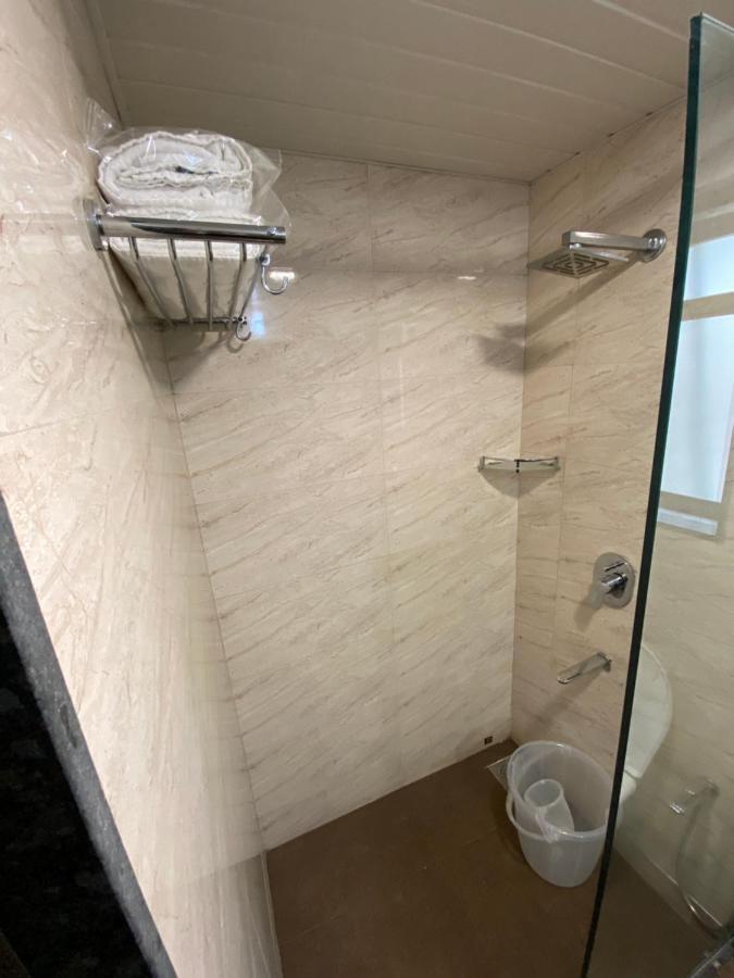 Hotel Singh'S By Wb Inn, Vashi, Нави Мумбай Екстериор снимка