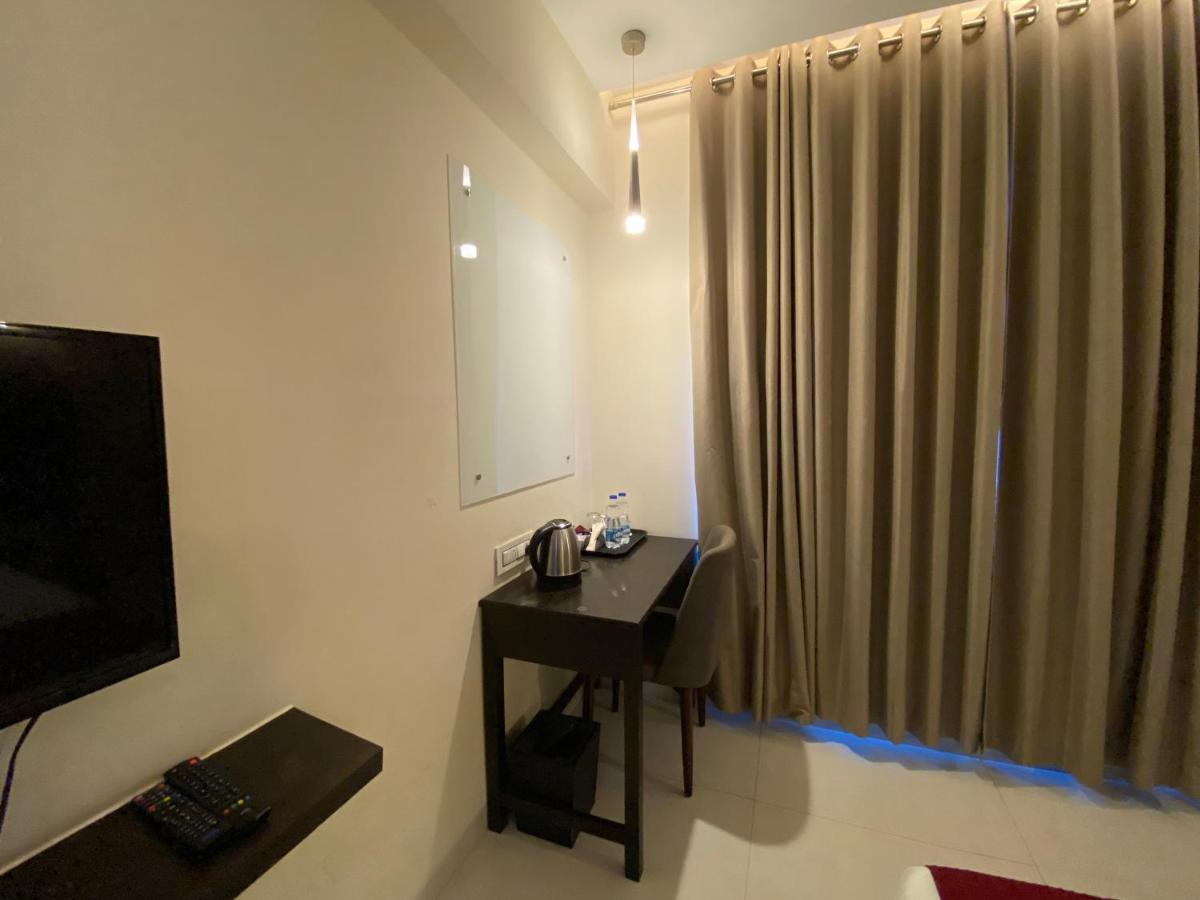Hotel Singh'S By Wb Inn, Vashi, Нави Мумбай Екстериор снимка