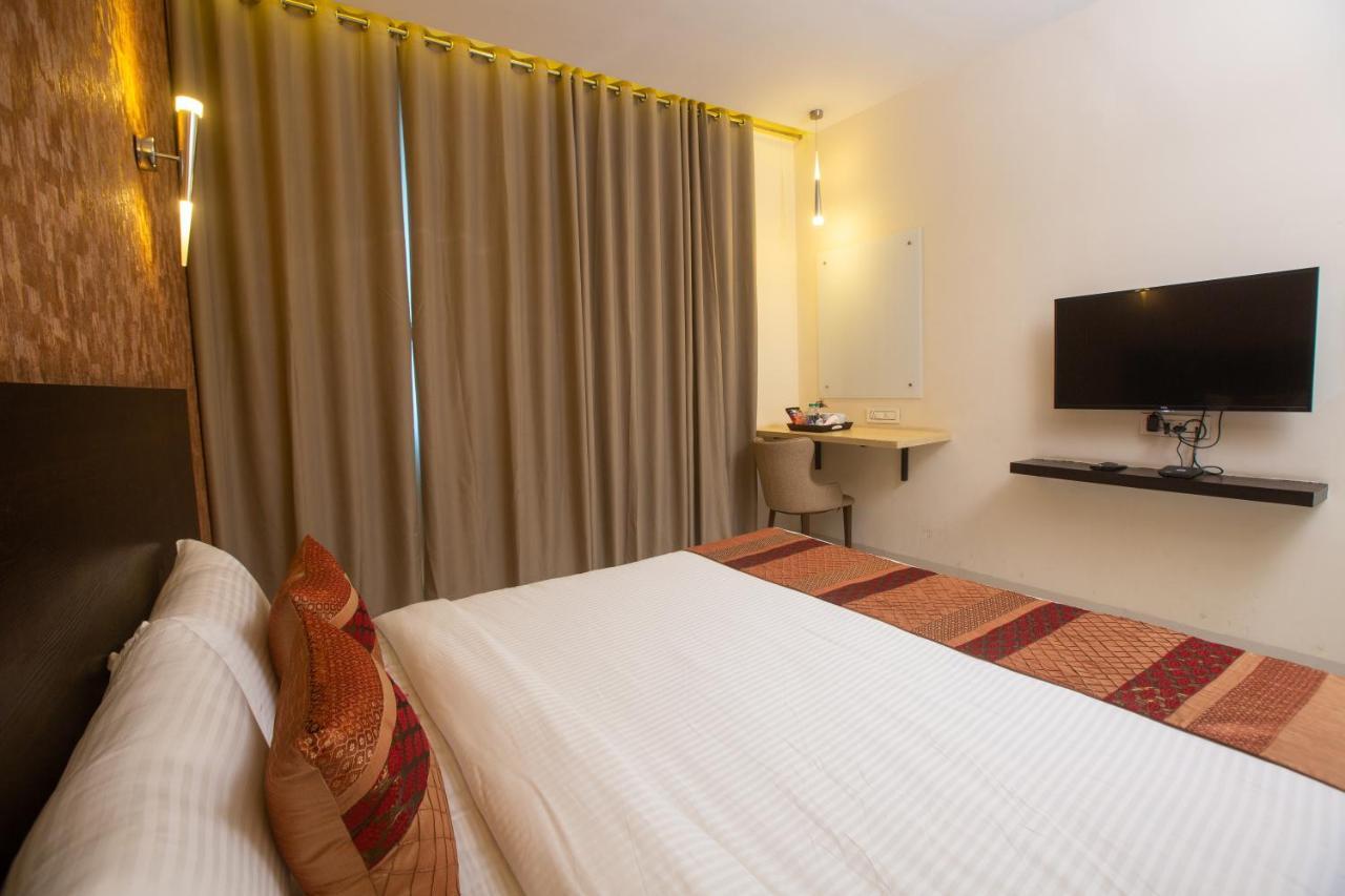 Hotel Singh'S By Wb Inn, Vashi, Нави Мумбай Екстериор снимка