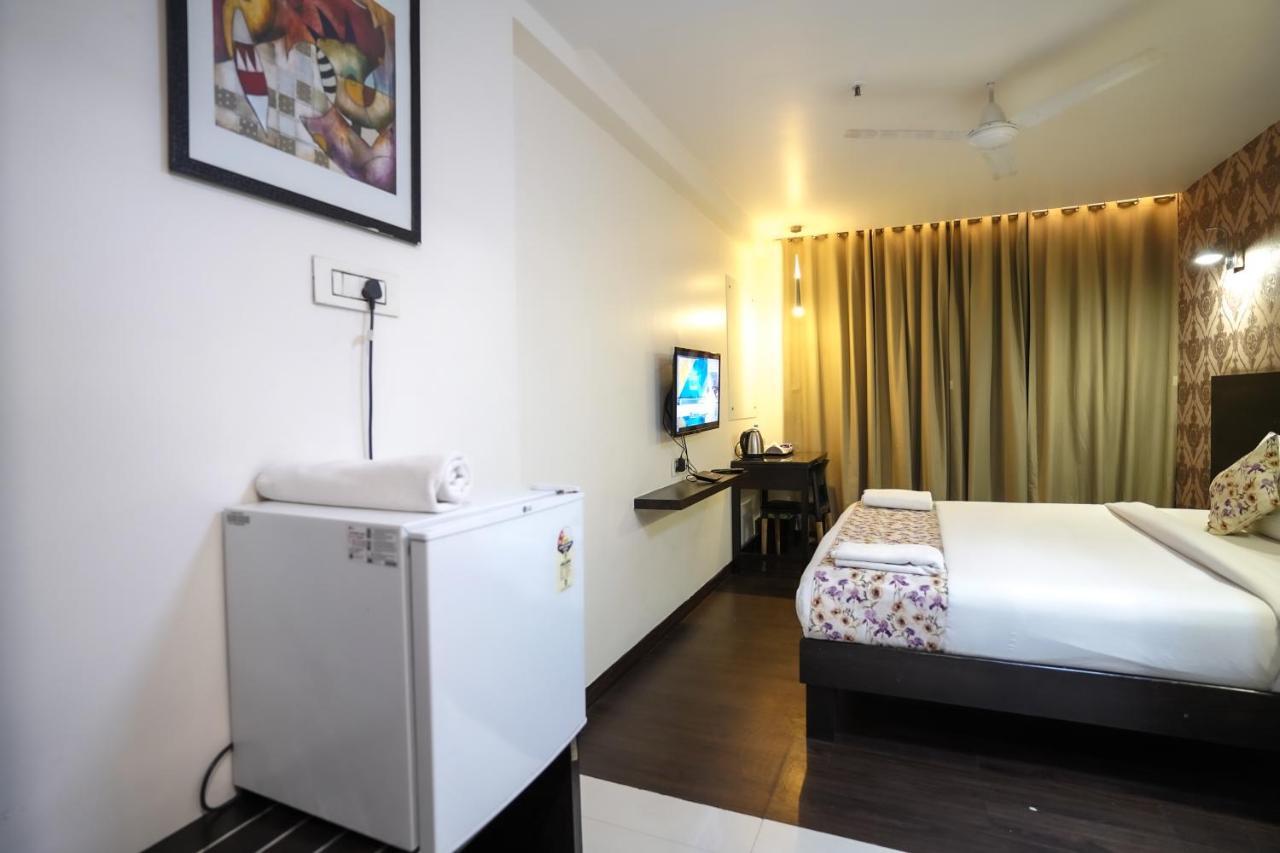 Hotel Singh'S By Wb Inn, Vashi, Нави Мумбай Екстериор снимка