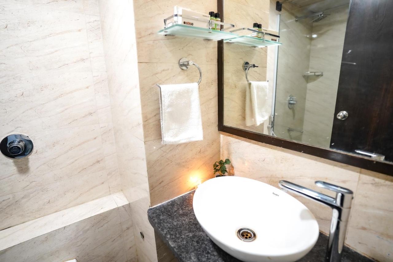 Hotel Singh'S By Wb Inn, Vashi, Нави Мумбай Екстериор снимка