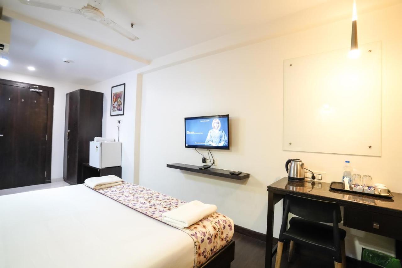 Hotel Singh'S By Wb Inn, Vashi, Нави Мумбай Екстериор снимка